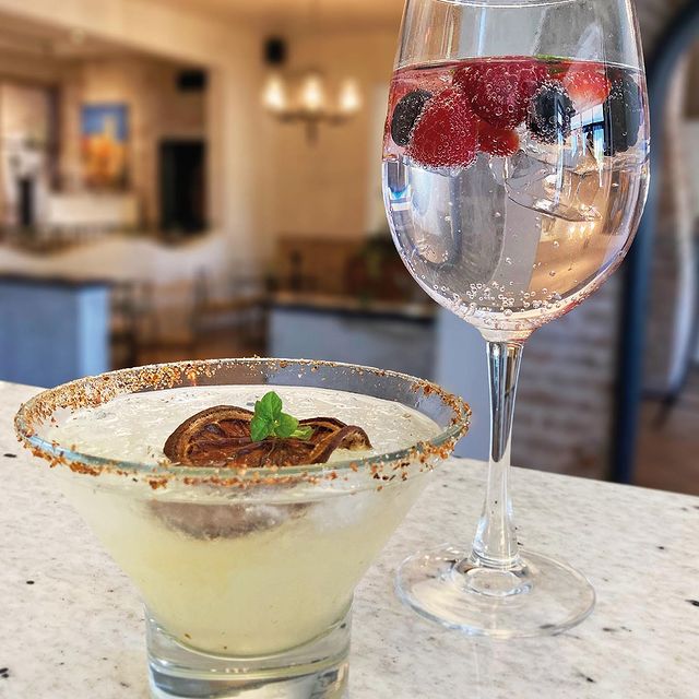 Sabemos que ha sido un largo día (semana, mes, año y milenio🙃), una tarde co...