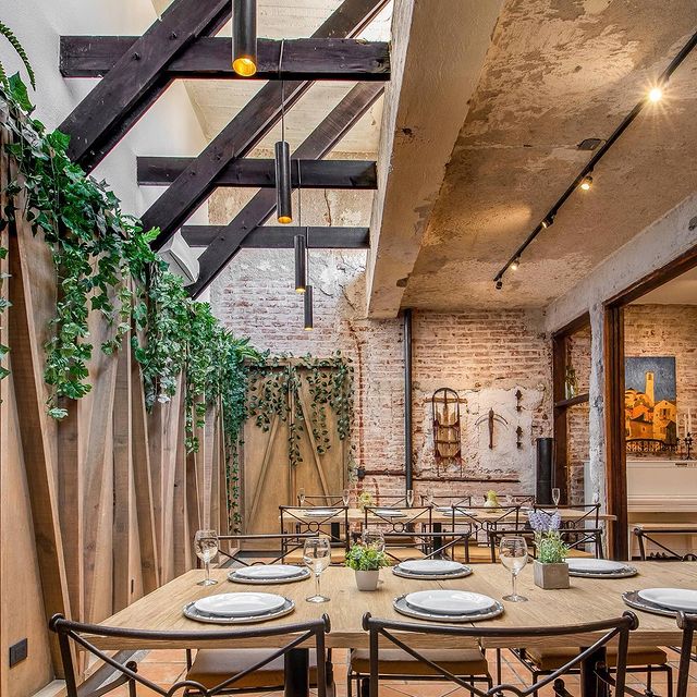 Les presentamos El Salón, uno de los espacios del restaurante recién restau...